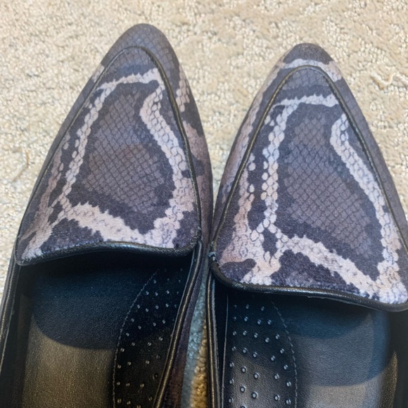 Vaneli women’s suede animal print flats size 8.5 NARROW - Picture 4 of 4